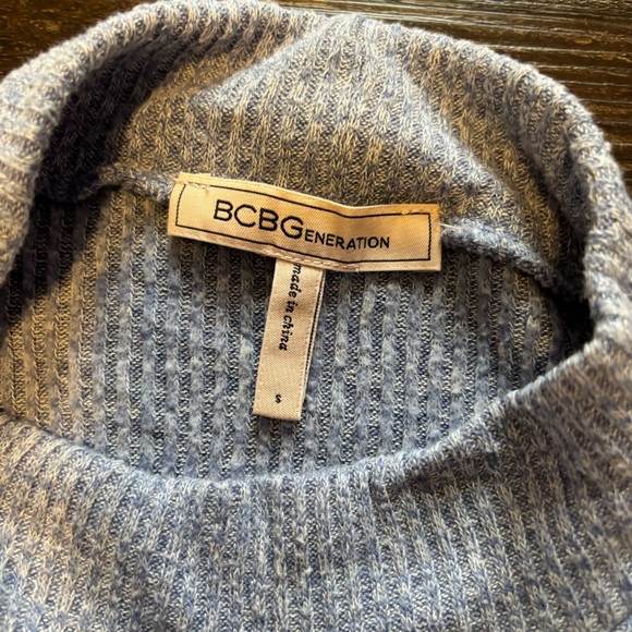 BCBGeneration Gray Ribbed Crop Blouse - Picture 3 of 3